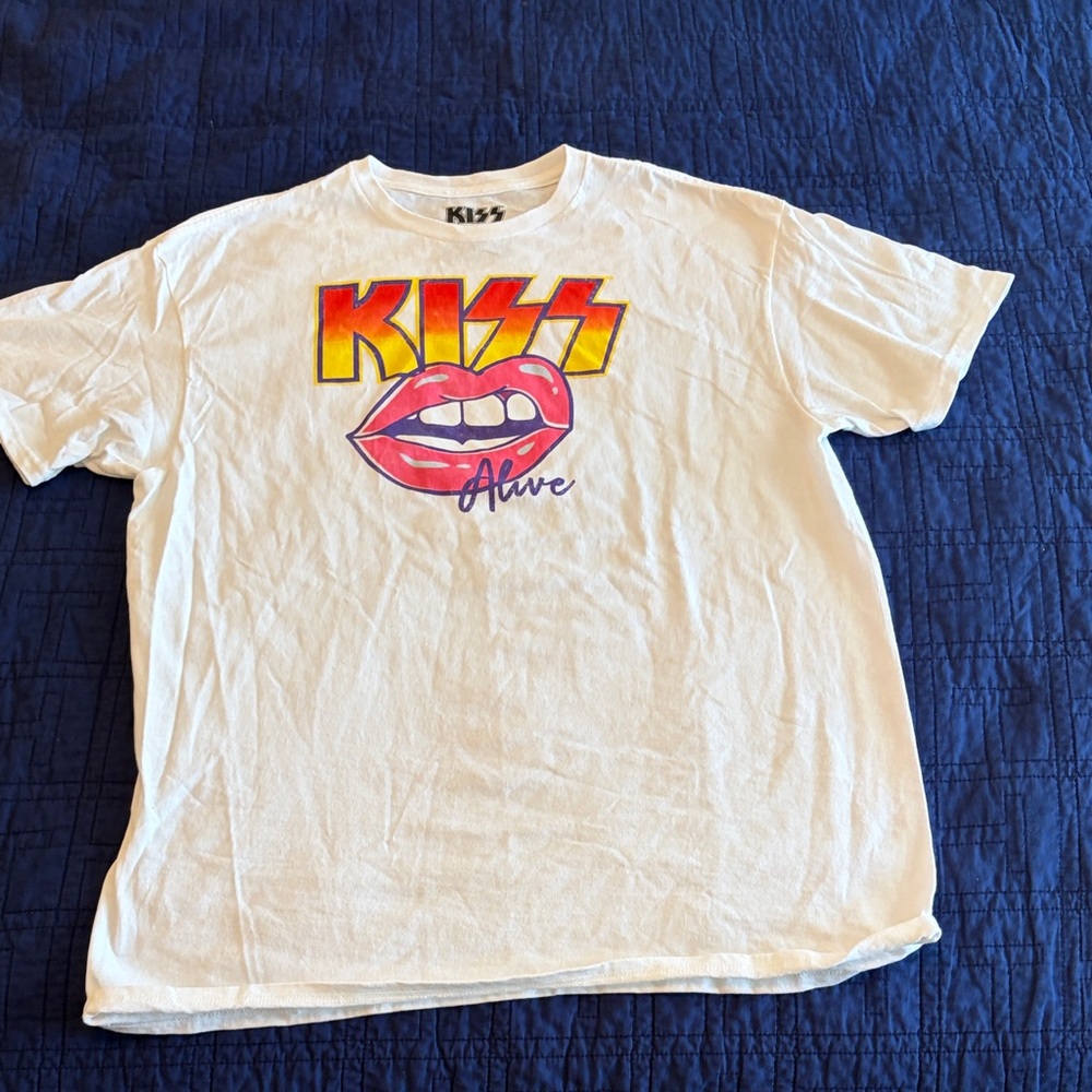 Kiss mens White Tee with Colorful Graphic